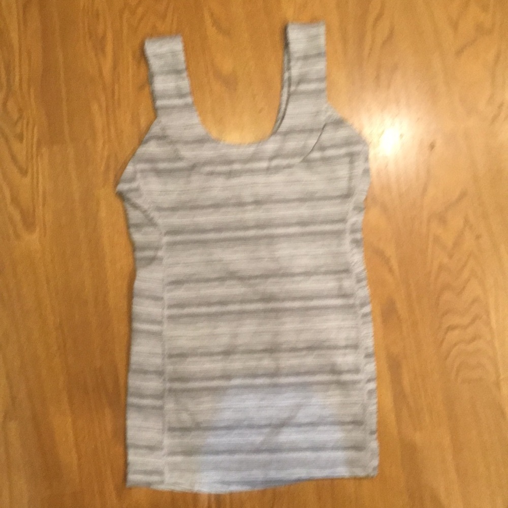 🍋Lululemon Yoga Top Size 4🍋